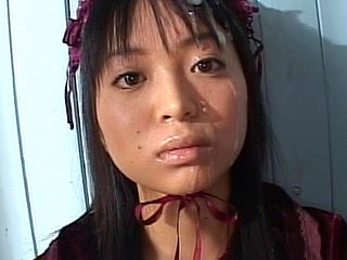 Hot japanese gets unperceived with jizz