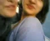 diğer kıza öpüşme hint kız
